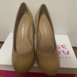 Chinese Laundry Size 8.5 cashew shade heels